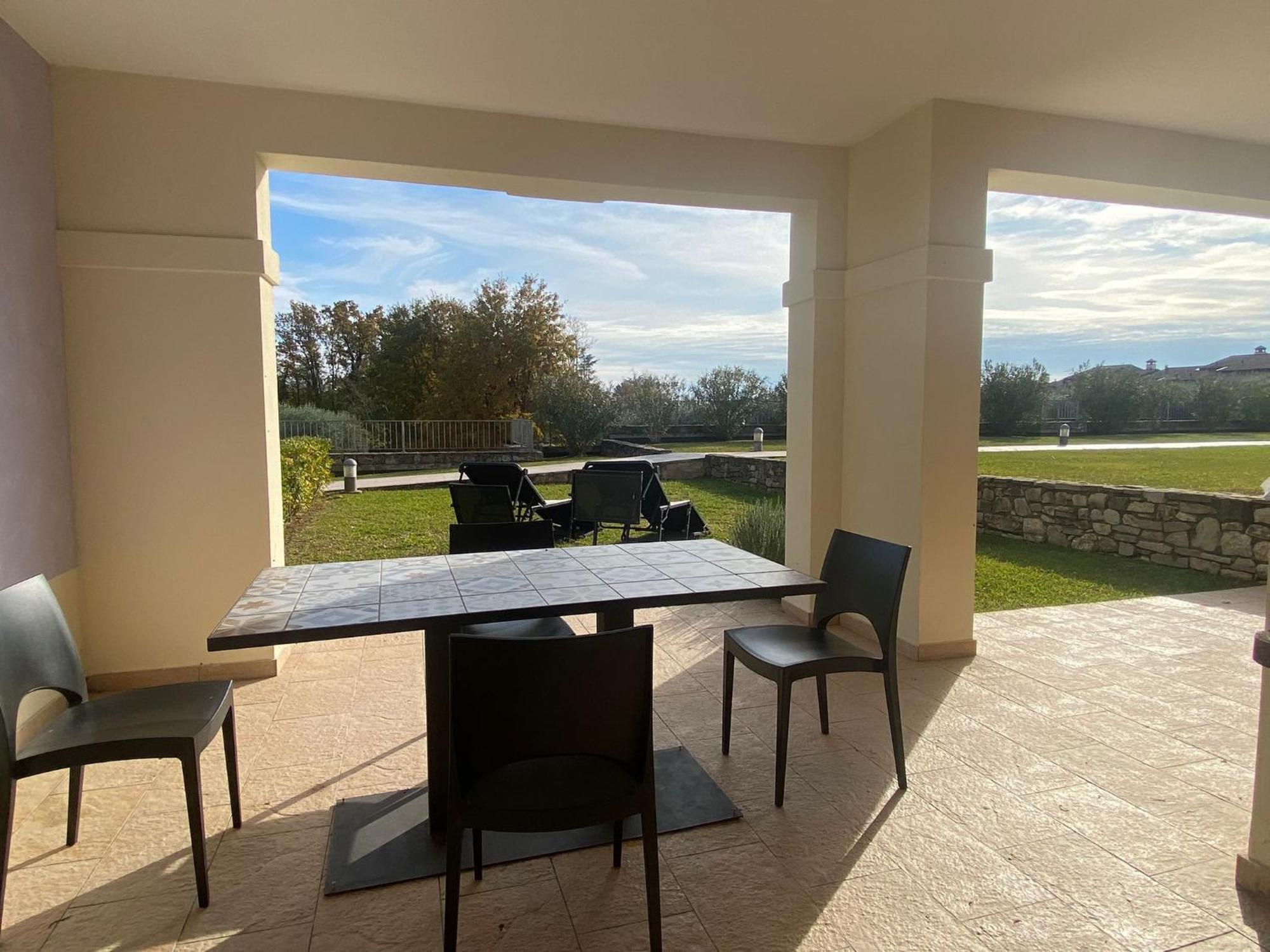 The Flowers - Apartments With Private Garden In Residence With Pool Manerba del Garda Exterior foto