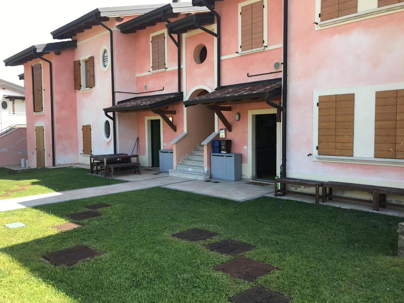 The Flowers - Apartments With Private Garden In Residence With Pool Manerba del Garda Exterior foto